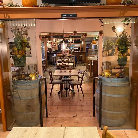 Park Cafe Am Kurpark Апартаменты Бернкастель-Кюс